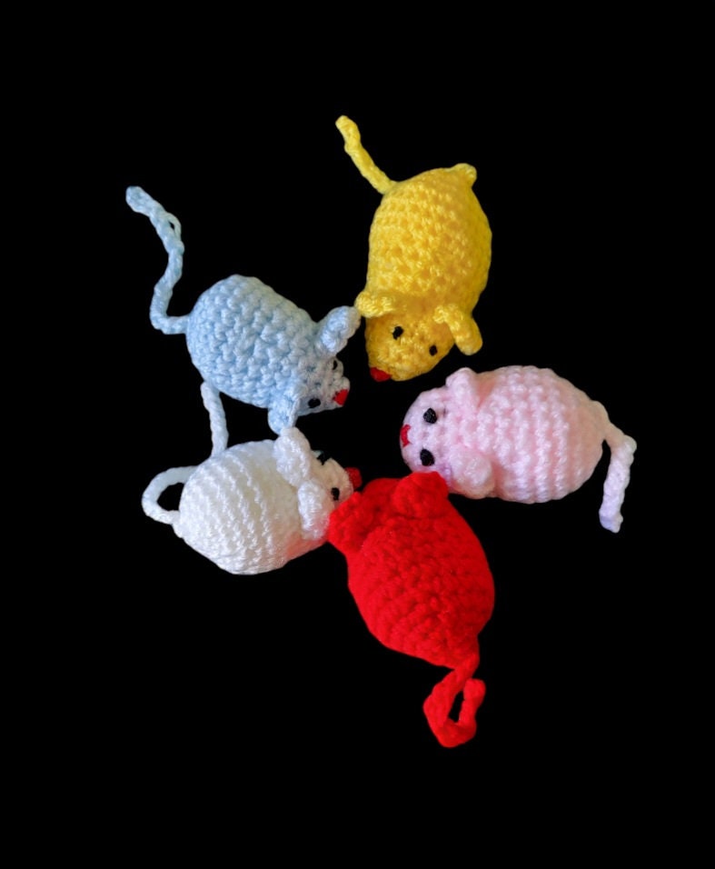 Crochet mouse cat toy
