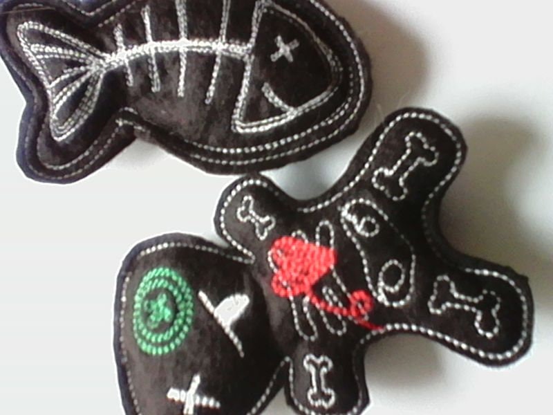 horror pals felt cat toy with catnip